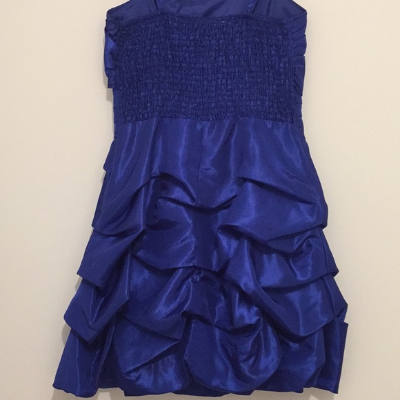 GORGEOUS FORMAL DRESS - Picture 6 of 6